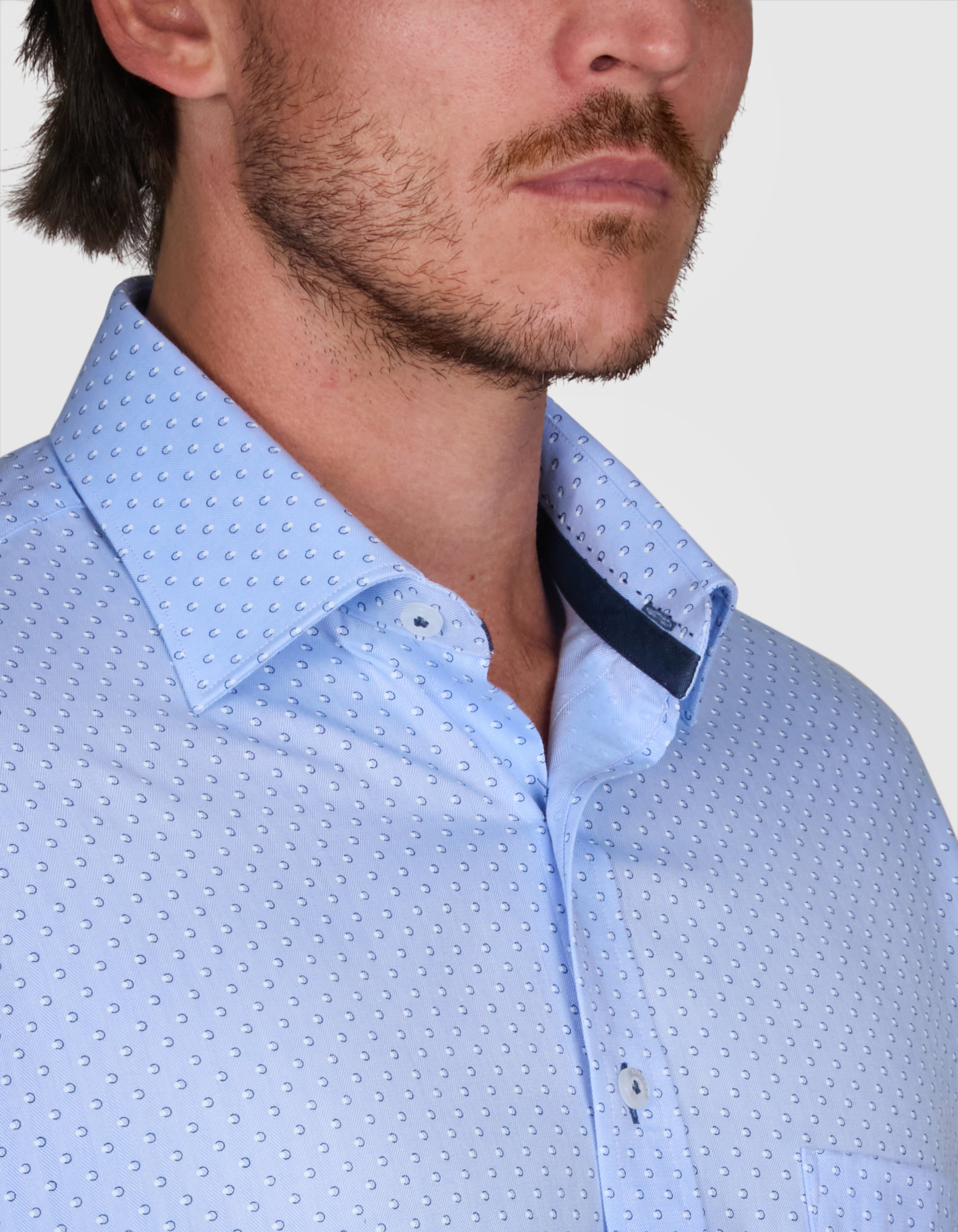 SPOT PRINT HERRINGBONE CLASSIC FIT SHIRT